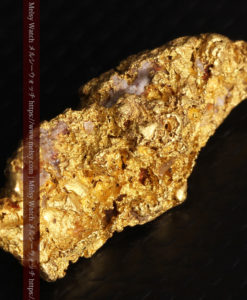 8.19gの複雑で多彩な表面の縦長の自然金-G0447-10