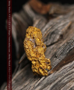 8.19gの複雑で多彩な表面の縦長の自然金-G0447-3