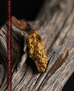 8.19gの複雑で多彩な表面の縦長の自然金-G0447-4