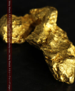 2.38gのモアイ像のような個性的な形をしている自然金-G0460-12