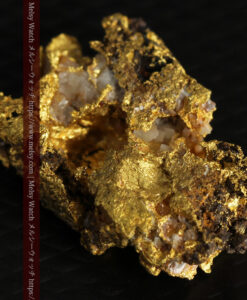 7.97gの四面に石英や凹凸など特徴がある自然金-G0470-11