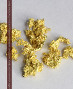 1.85gのトゲトゲの小さな粒のビクトリア州産自然金-G0504-2