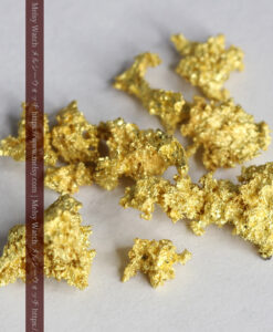 1.85gのトゲトゲの小さな粒のビクトリア州産自然金-G0504-3