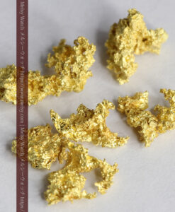 1.85gのトゲトゲの小さな粒のビクトリア州産自然金-G0504-5