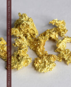 1.85gのトゲトゲの小さな粒のビクトリア州産自然金-G0504-7