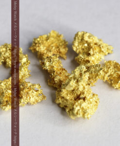 1.85gのトゲトゲの小さな粒のビクトリア州産自然金-G0504-9