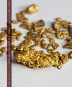 3.43gの小さな粒とやや大きめを1点含むビクトリア州産自然金-G0506-3