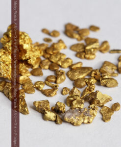 3.43gの小さな粒とやや大きめを1点含むビクトリア州産自然金-G0506-6