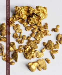 3.43gの小さな粒とやや大きめを1点含むビクトリア州産自然金-G0506-8