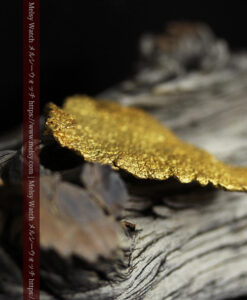 17.36gのゴジラのシルエットような特徴的な形の薄型自然金-G0507-10