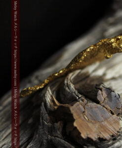 17.36gのゴジラのシルエットような特徴的な形の薄型自然金-G0507-11