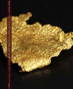 17.36gのゴジラのシルエットような特徴的な形の薄型自然金-G0507-15