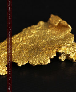 17.36gのゴジラのシルエットような特徴的な形の薄型自然金-G0507-16