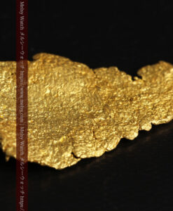 17.36gのゴジラのシルエットような特徴的な形の薄型自然金-G0507-18