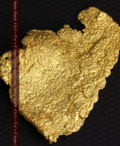 17.36gのゴジラのシルエットような特徴的な形の薄型自然金-G0507-4