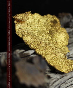 17.36gのゴジラのシルエットような特徴的な形の薄型自然金-G0507-5