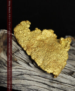 17.36gのゴジラのシルエットような特徴的な形の薄型自然金-G0507-6