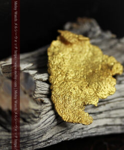 17.36gのゴジラのシルエットような特徴的な形の薄型自然金-G0507-7