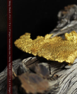 17.36gのゴジラのシルエットような特徴的な形の薄型自然金-G0507-8