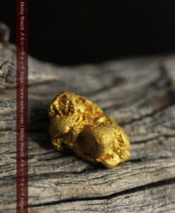 3.20gの少し丸みを帯びた縦長の面の複雑な自然金-G0511-15