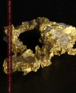 4.24gの金と石英の組み合わせが複雑な中央に穴の開いた自然金-G0516-10