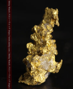 4.24gの金と石英の組み合わせが複雑な中央に穴の開いた自然金-G0516-4