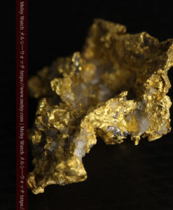 4.24gの金と石英の組み合わせが複雑な中央に穴の開いた自然金-G0516-7