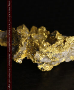 4.24gの金と石英の組み合わせが複雑な中央に穴の開いた自然金-G0516-8