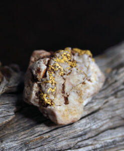 20.1gのはっきりと金の流れが見える大粒の石英の中の自然金-G0523-7