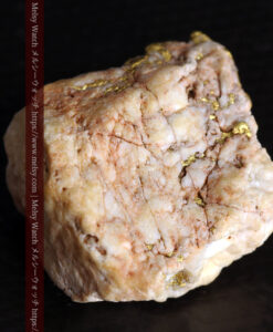 13.56gの角ばった石英の中に見える自然金-G0524-10