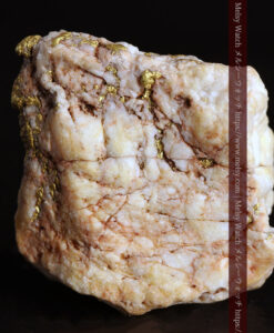 13.56gの角ばった石英の中に見える自然金-G0524-4