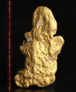 4.45gの埴輪のような形の縦長で細身の自然金-G0527-4