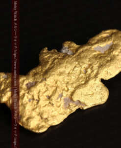 4.45gの埴輪のような形の縦長で細身の自然金-G0527-8