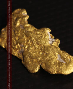 4.45gの埴輪のような形の縦長で細身の自然金-G0527-9