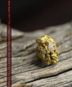 1.97gの小さな石英の粒を含むコロコロとした形の自然金-G0557-12