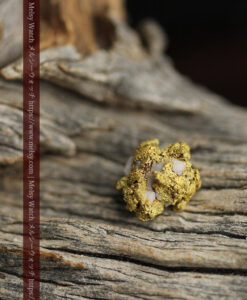 1.97gの小さな石英の粒を含むコロコロとした形の自然金-G0557-13