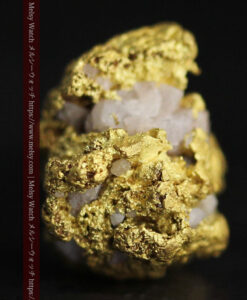 1.97gの小さな石英の粒を含むコロコロとした形の自然金-G0557-3