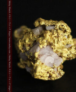 1.97gの小さな石英の粒を含むコロコロとした形の自然金-G0557-6