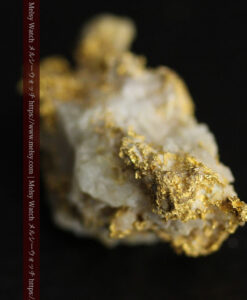 3.91gの特徴ある石英の入り方で入手しづらい珍しい自然金-G0560-17