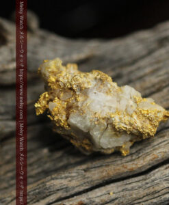 3.91gの特徴ある石英の入り方で入手しづらい珍しい自然金-G0560-3