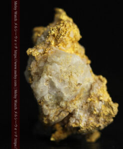 3.91gの特徴ある石英の入り方で入手しづらい珍しい自然金-G0560-8