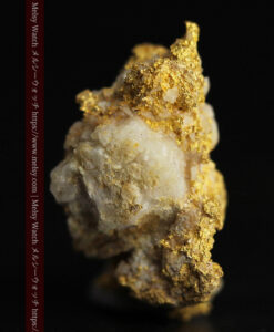 3.91gの特徴ある石英の入り方で入手しづらい珍しい自然金-G0560-9