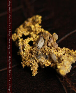 1.21gの魚のような形で薄く繊細な組成の自然金-G0569-9