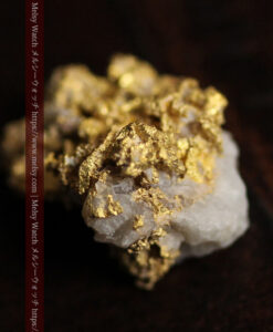 1.51gの少し大きめの石英とツンツンと突起がたくさんある自然金-G0575-12