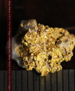 1.51gの少し大きめの石英とツンツンと突起がたくさんある自然金-G0575-13