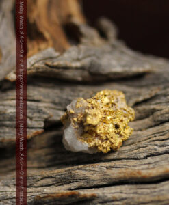 1.51gの少し大きめの石英とツンツンと突起がたくさんある自然金-G0575-4