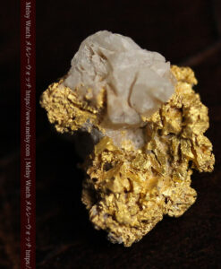 1.51gの少し大きめの石英とツンツンと突起がたくさんある自然金-G0575-5