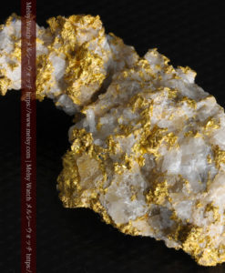 33.53gの雪化粧のような石英の結晶に覆われた美しい自然金-G0244-7