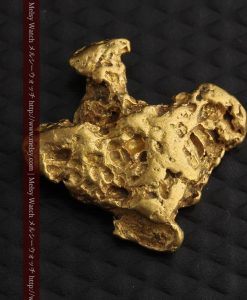 2.29gの飛行機か魚・鳥のような形の自然金-g0257-10