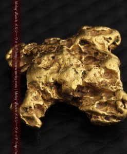 2.29gの飛行機か魚・鳥のような形の自然金-g0257-5